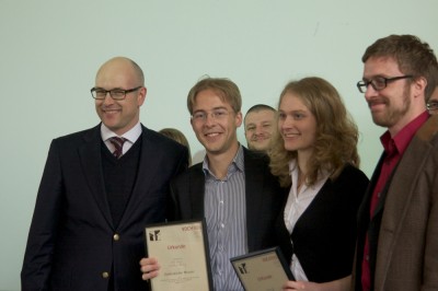 2012 SDM Siegerteam Chefjuror Jan Lüken, Till Kroeger und Wiebke Nadler aus Heidelberg und Chefjuror Marcus Ewald (v.l.n.r.)