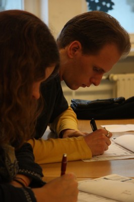 2012 ZD Hamburg Aufschreiben Juroren bei der Arbeit auf der ZEIT DEBATTE Stuttgart (Foto: Stella Schaller).